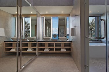 Hilltop Regency Suite