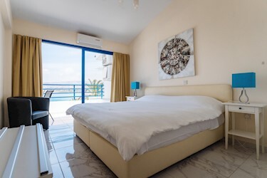 One Bedroom Superior Sea View