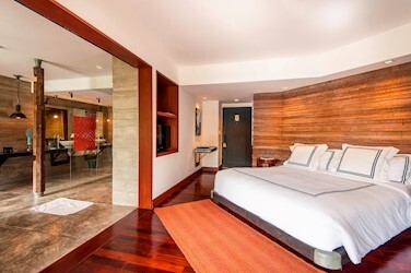 Pearl Bed Suite