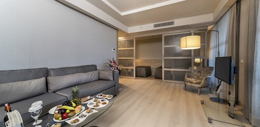 Deluxe Family Suite