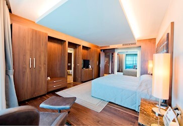 Deluxe Royal Suite