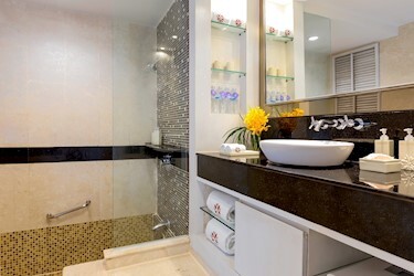 Laguna Premier Room